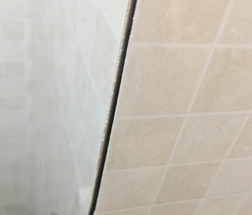 丹东市瓷砖空鼓维修公司分享阳台瓷砖脱落的修复过程可以分为以下几个步骤